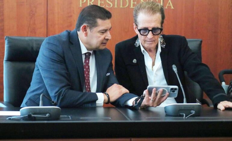 El senador Armenta impulsa reconocimiento a trayectoria del cantante Emmanuel