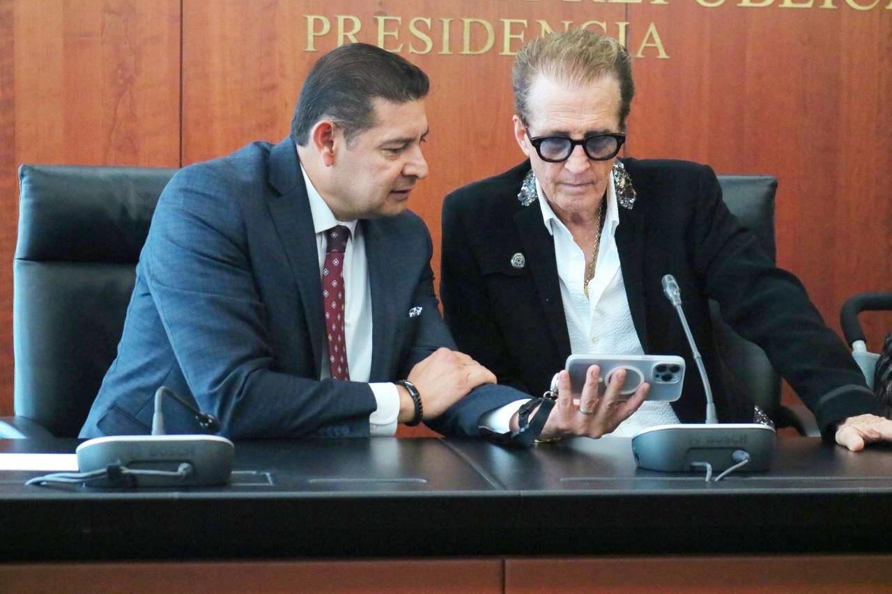 El senador Armenta impulsa reconocimiento a trayectoria del cantante Emmanuel