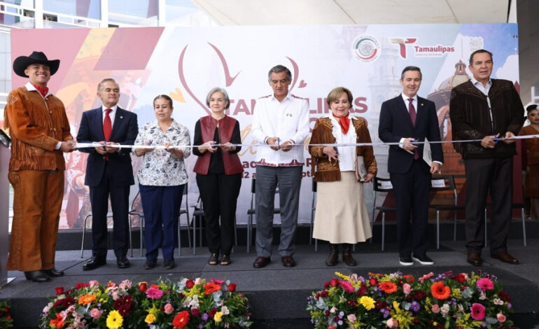 Inaugura Américo muestra cultural de Tamaulipas en el Senado; recibe reconocimiento por lucha contra el cáncer