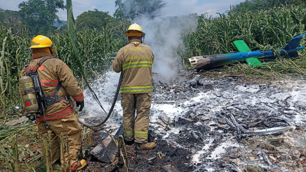 Helicóptero se desploma en Tuxpan, Jalisco y deja tres muertos