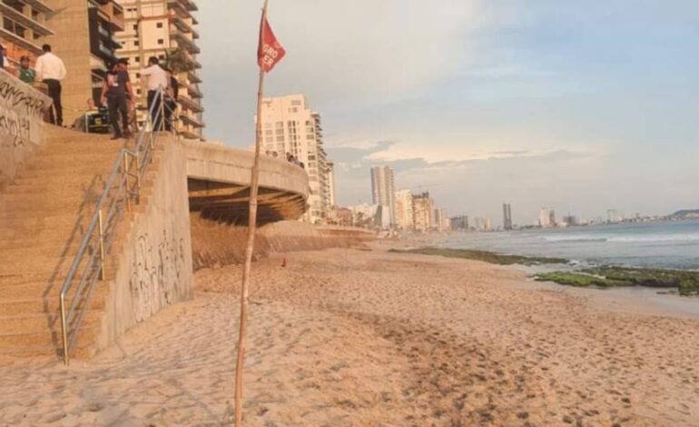 Jóvenes pierden la vida por fuertes olas en playas de Mazatlán, Sinaloa