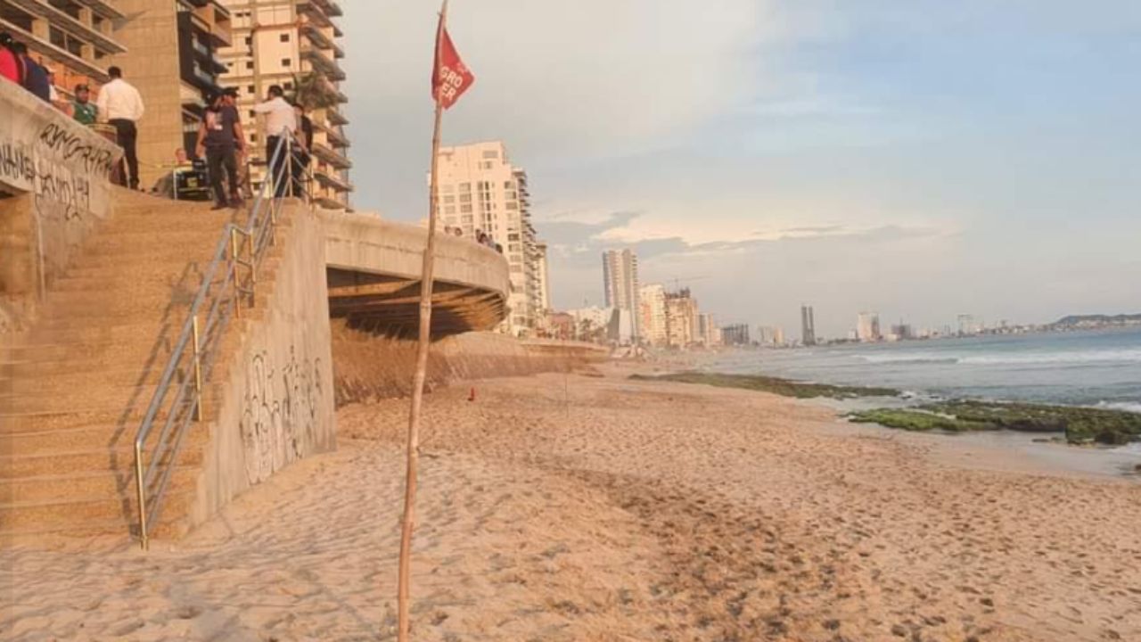 Jóvenes pierden la vida por fuertes olas en playas de Mazatlán, Sinaloa