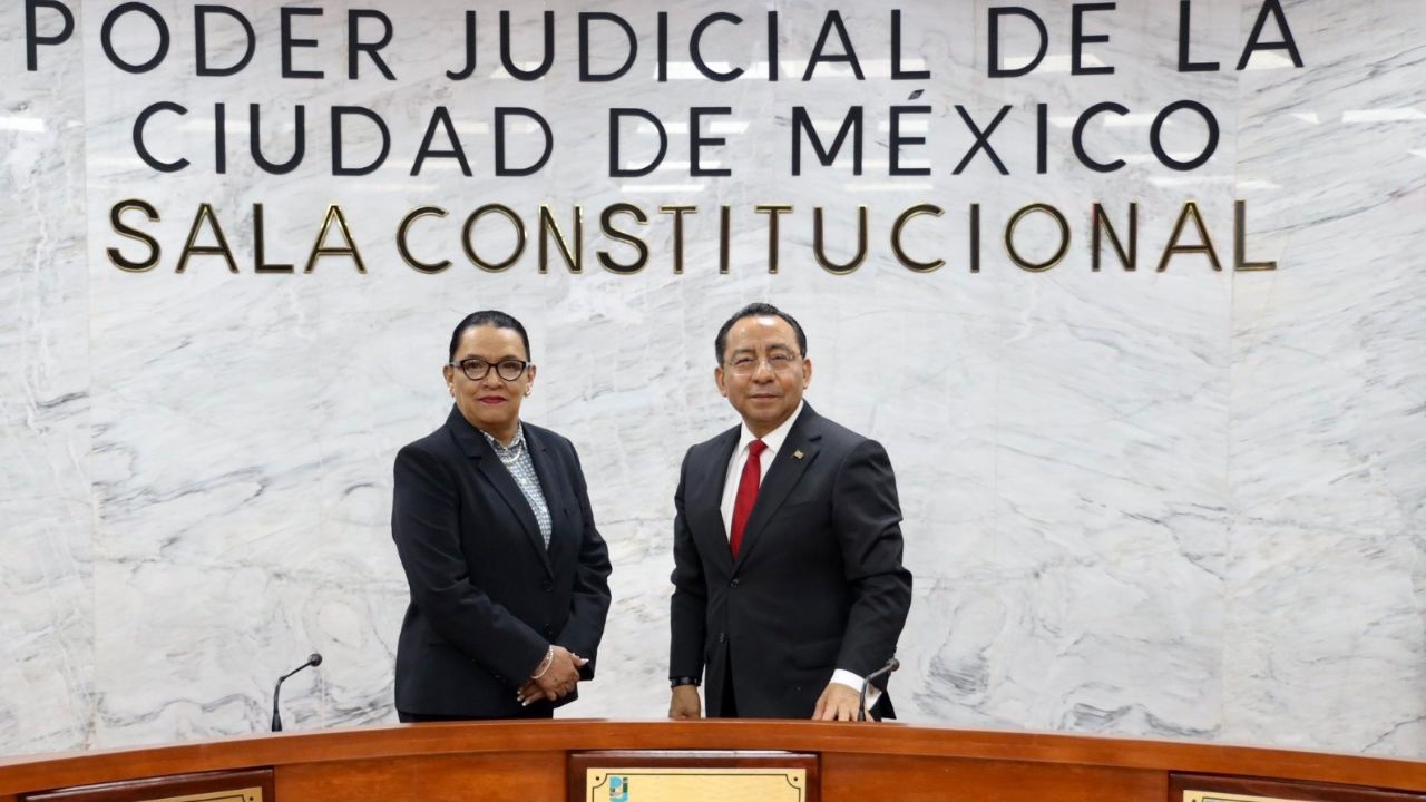 Rosa Icela Rodríguez participa en ceremonia de honores a la bandera en el PJCDMX