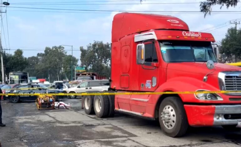 Tráiler atropella a abuelito y chofer se da a la fuga, en Toluca