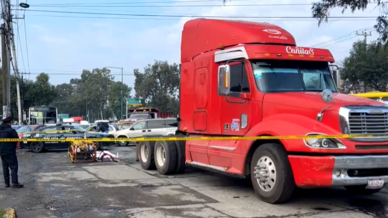 Tráiler atropella a abuelito y chofer se da a la fuga, en Toluca