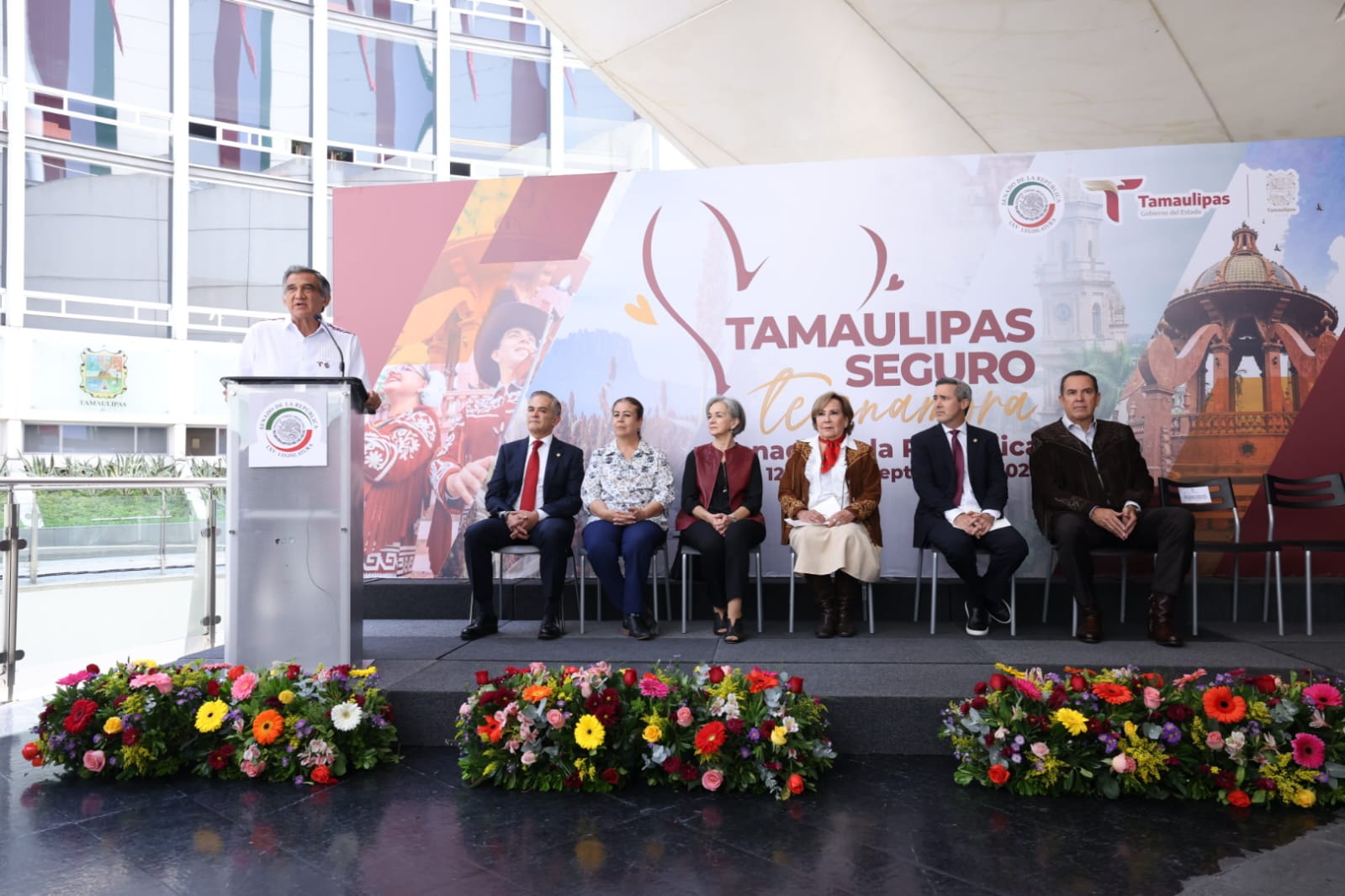 Inaugura Américo muestra cultural de Tamaulipas en el Senado; recibe reconocimiento por lucha contra el cáncer