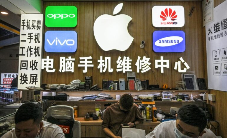 Caen acciones de Apple tras restricciones de iPhone en China