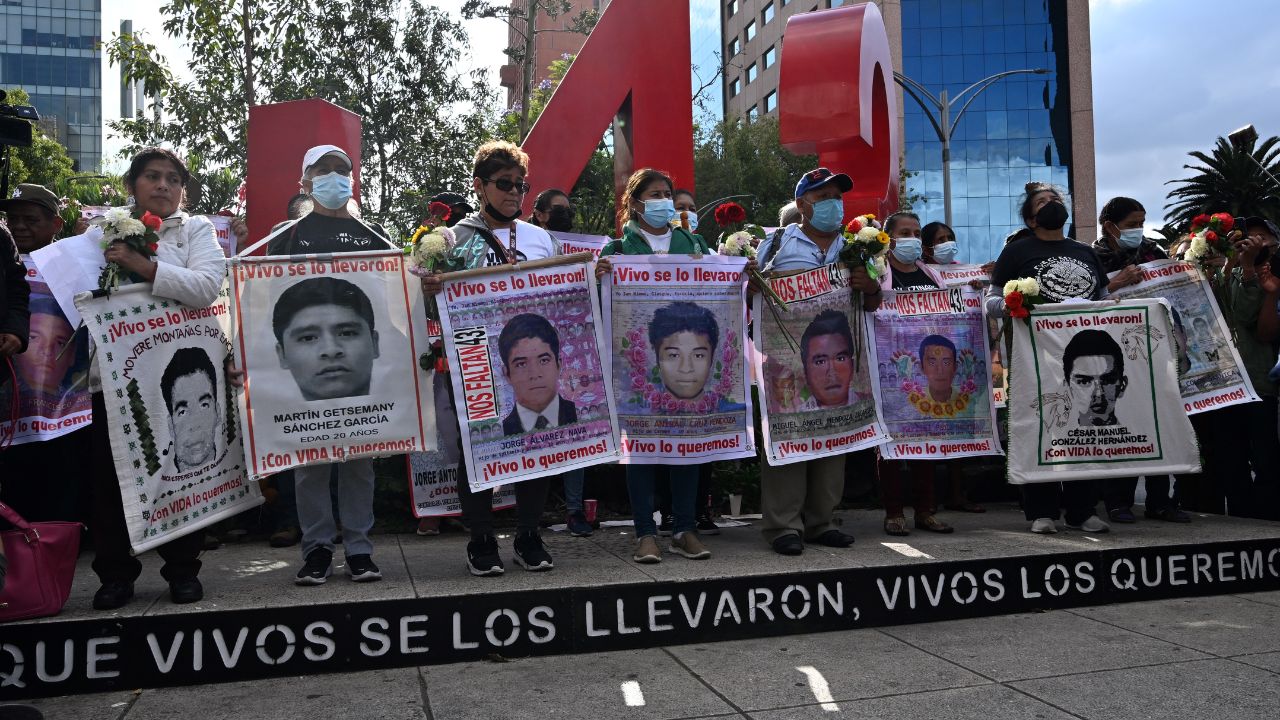 Ejército ya entrego toda la información a padres de caso Ayotzinapa