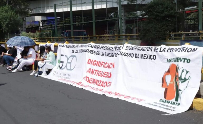 Representantes de hospitales en CDMX protestan frente a Sedesa