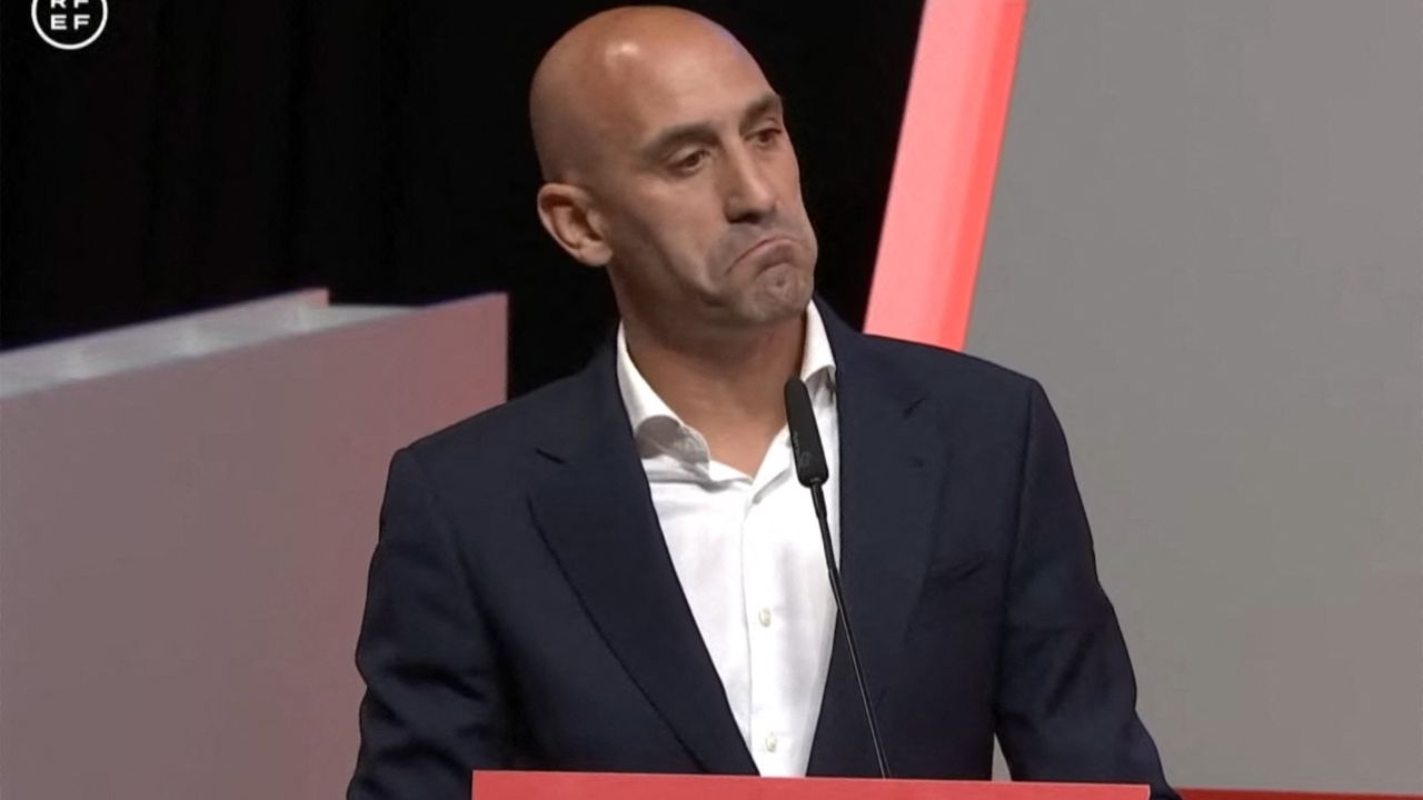 Tribunal llama a declarar el viernes a Rubiales por el beso forzado a Jenni Hermoso