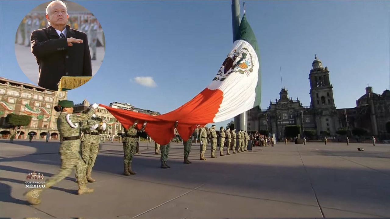 AMLO rinde homenaje a las víctimas de los sismos en el Zócalo