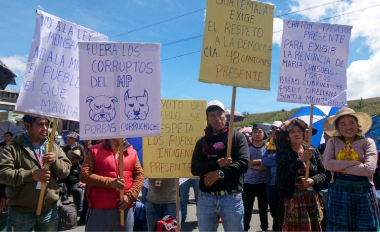 Bloquean carreteras de Guatemala para exigir cese de persecucion electoral