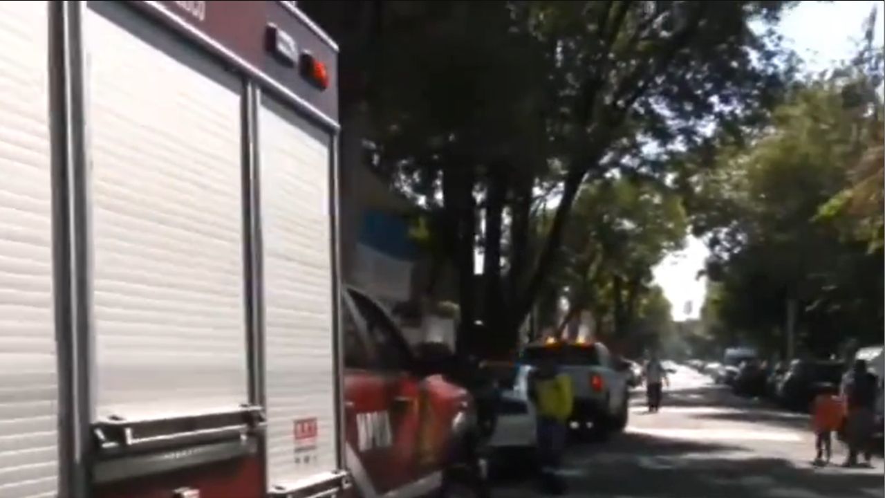 Evacuan a 80 alumnos de primaria por olor a gas en Coapa, Tlalpan