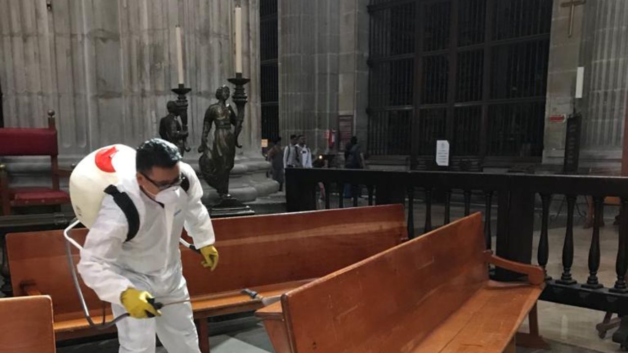 Catedral Metropolitana fumiga ante amenaza de plaga de chinches en CDMX