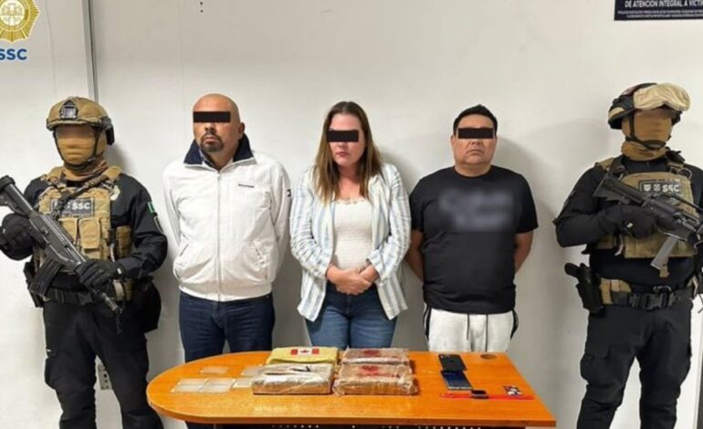 Pidieron un auto de alquiler por app y les cae la policía al sorprenderlos con droga