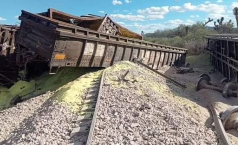 Tren con químicos tóxicos se descarrilla en San Luis Potosí