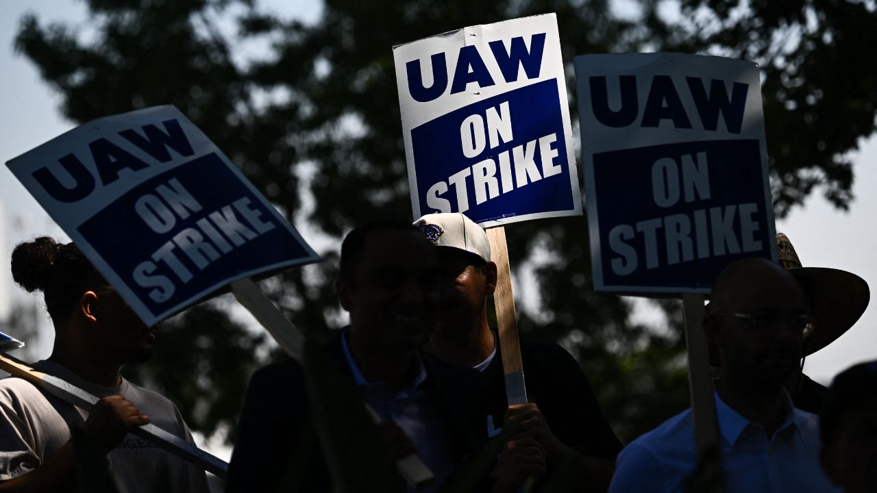 Huelga automotriz en EUA entra en ‘fase más agresiva’