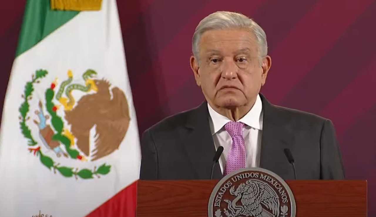 AMLO presume que patentará el “Humanismo Mexicano” y no cobrará derechos