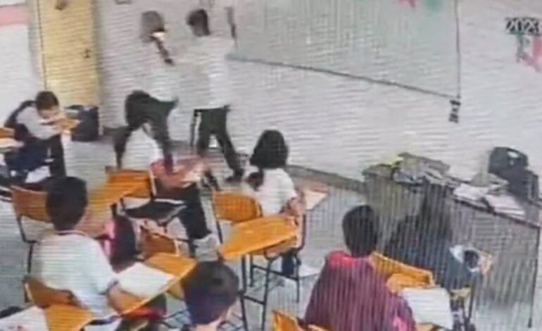 Estudiante apuñala a su maestra en plena clase en Coahuila