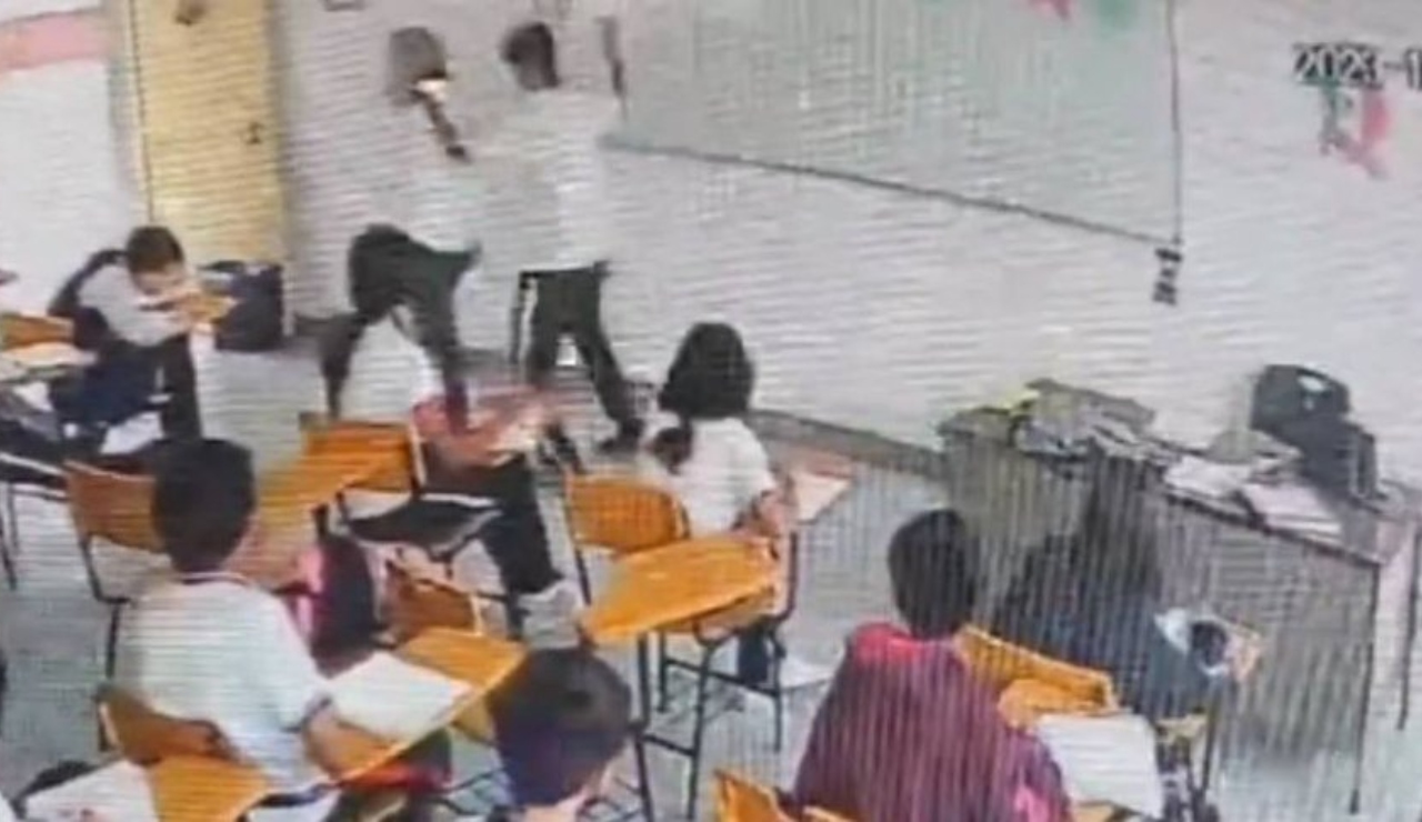 Estudiante apuñala a su maestra en plena clase en Coahuila