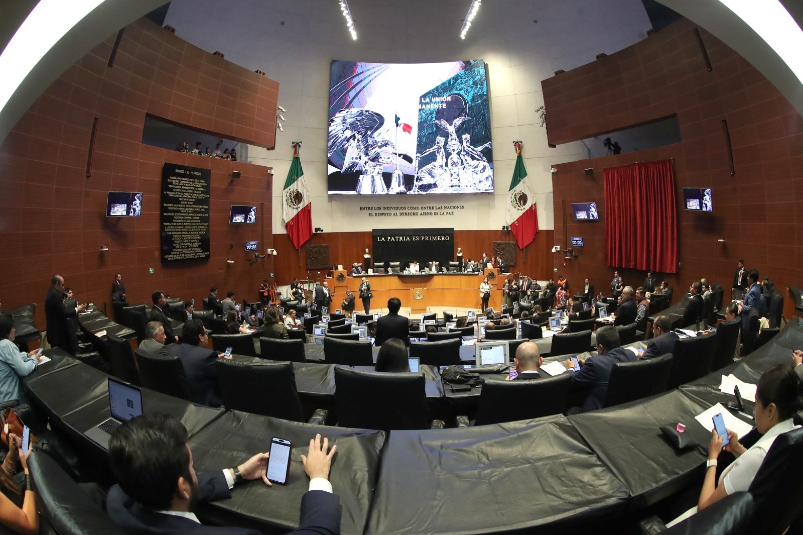 De madrugada, diputados aprueban más y nuevos aranceles a productos de importación desde China y otros países