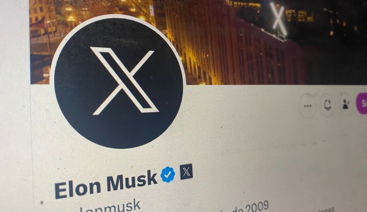 Musk elimina titulares de noticias en X por “razones estéticas”