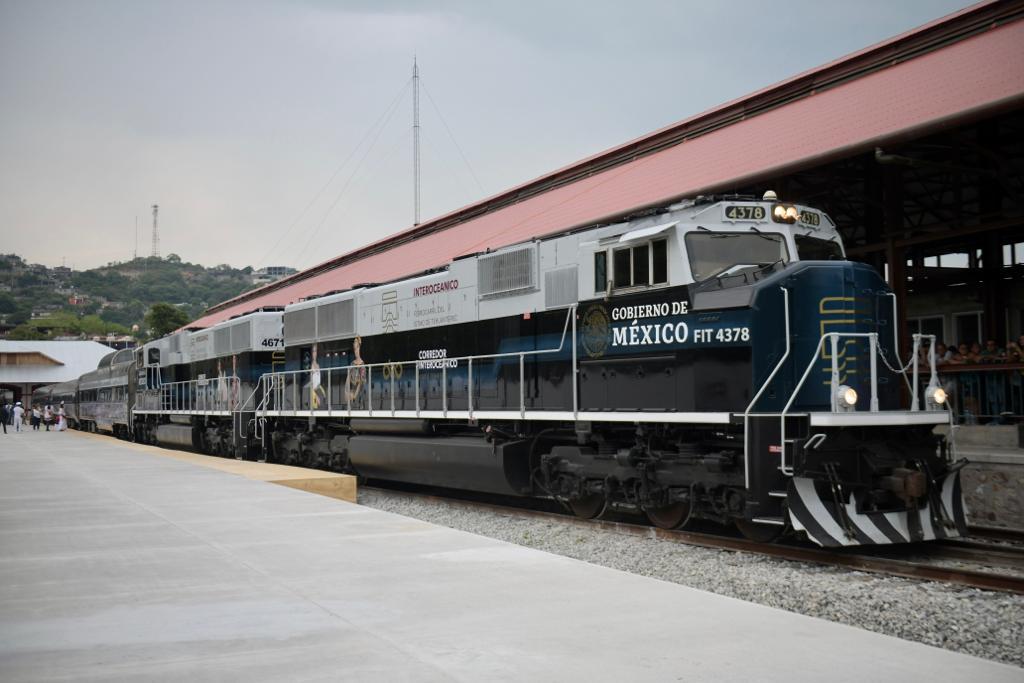 López Obrador alista decreto para que vías férreas se usen para trenes de pasajeros