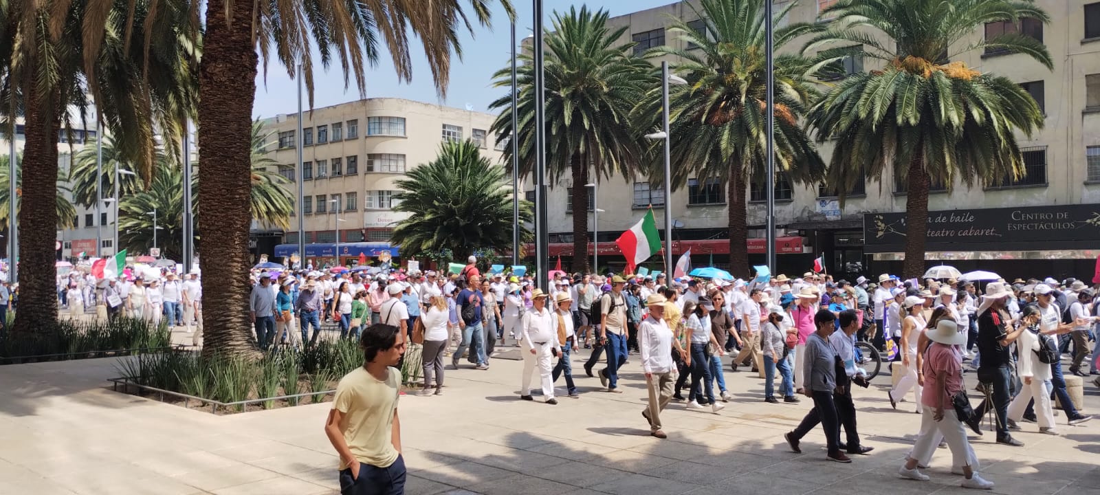 Fundación por la Defensa de la Democracia Mexicana, lanzó un llamado para rescatar a la República de un gobierno fallido