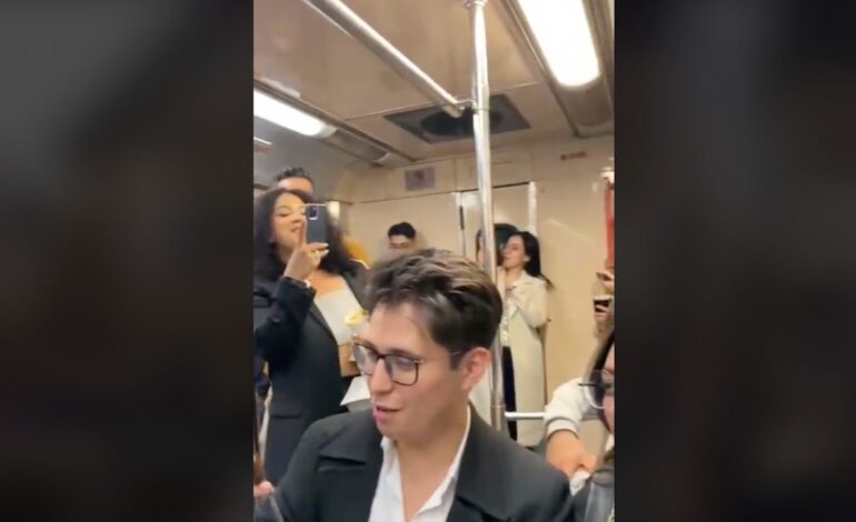 Tras concierto de Luis Miguel, asistentes arman su propio recital en el Metro