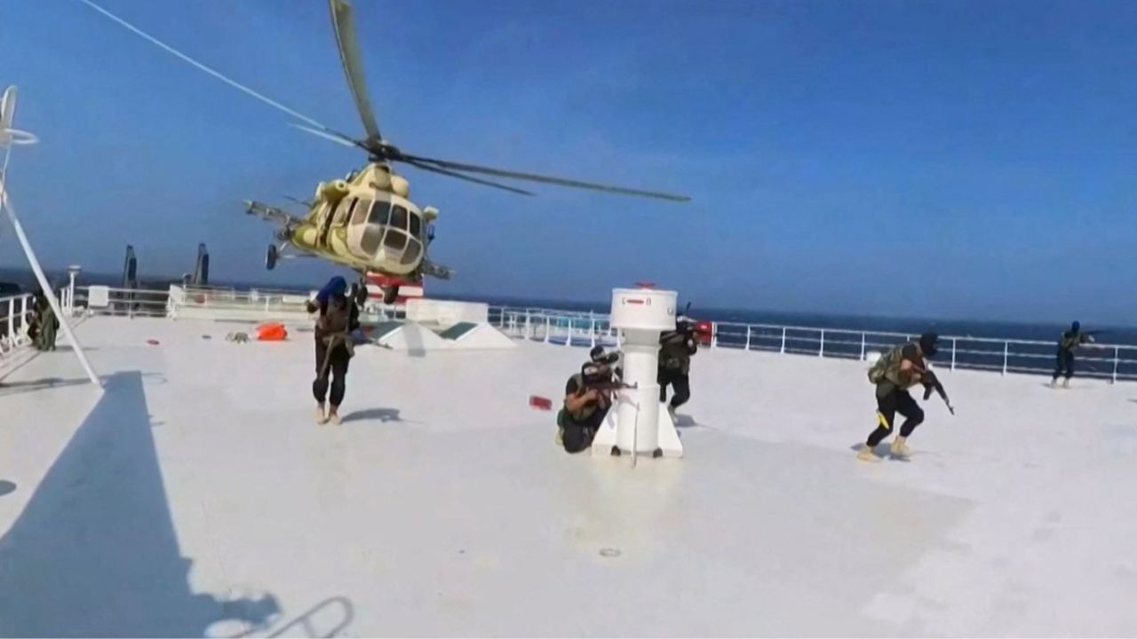 Hay dos mexicanos en secuestro de buque en el Mar Rojo, confirma SRE