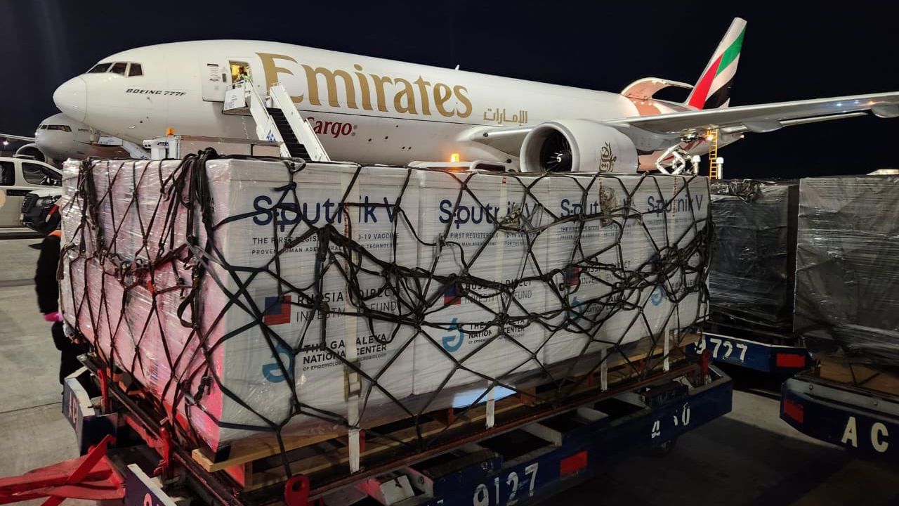 México recibe 592 mil dosis de Sputnik V para campaña invernal de vacunación