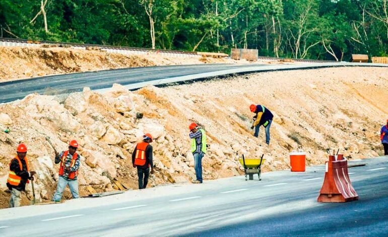 López Obrador supervisa Tren Maya e informa avances en Acapulco