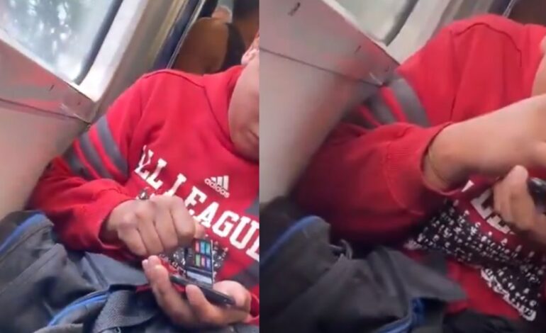 Video Hombre se droga con cocaina en el Metro