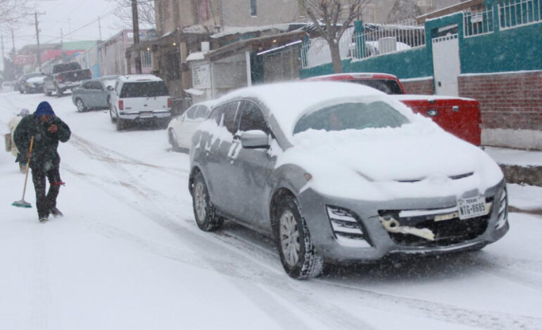 Clima gélido obliga a cerrar carreteras en Chihuahua