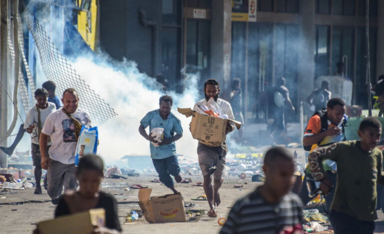 Papúa Nueva Guinea declara estado de emergencia tras violentas protestas; hay 15 muertos