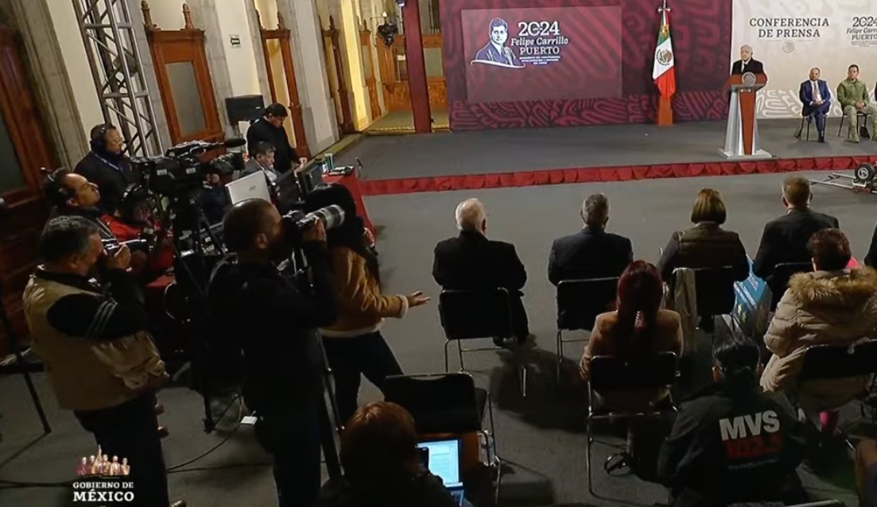 AMLO habla de ‘hackeo’ a datos de periodistas; promete informe