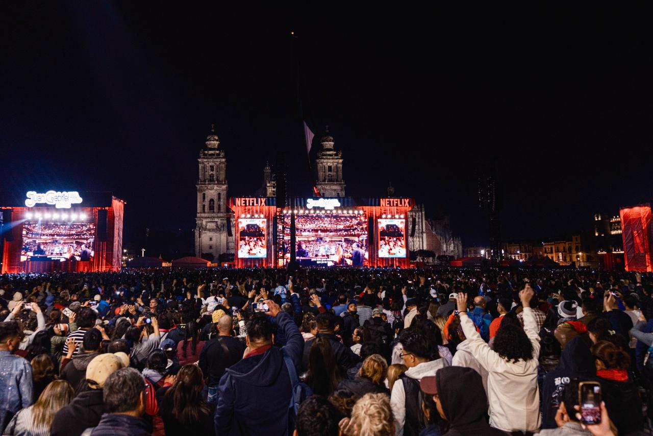 Más de 170 mil corazones latieron al unísono en el Zócalo capitalino para rendir tributo al eterno Divo de Juárez, en una noche llena de música, nostalgia y amor por su legado