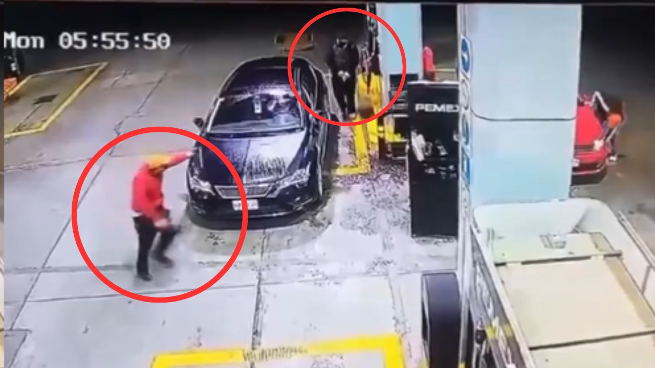 Despojan a conductor de su vehículo a punta de pistola en gasolinera del Edomex