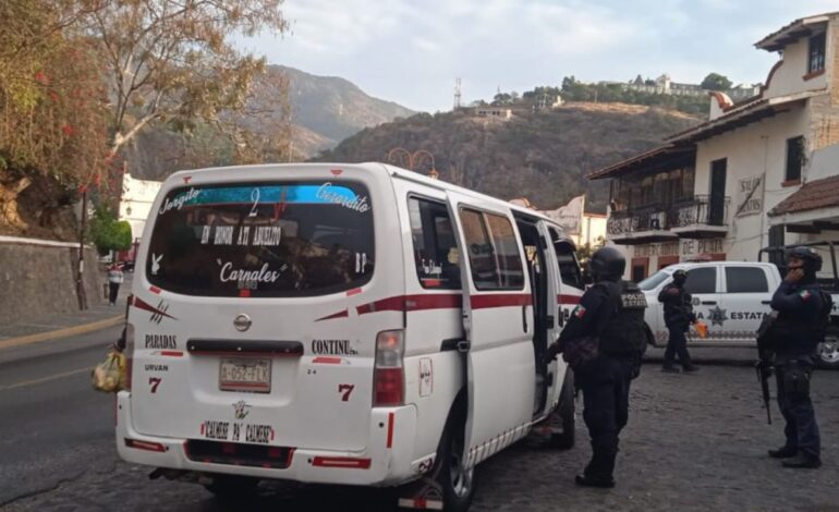 Servicio de transporte público en Taxco se reanuda, pero con pocas unidades
