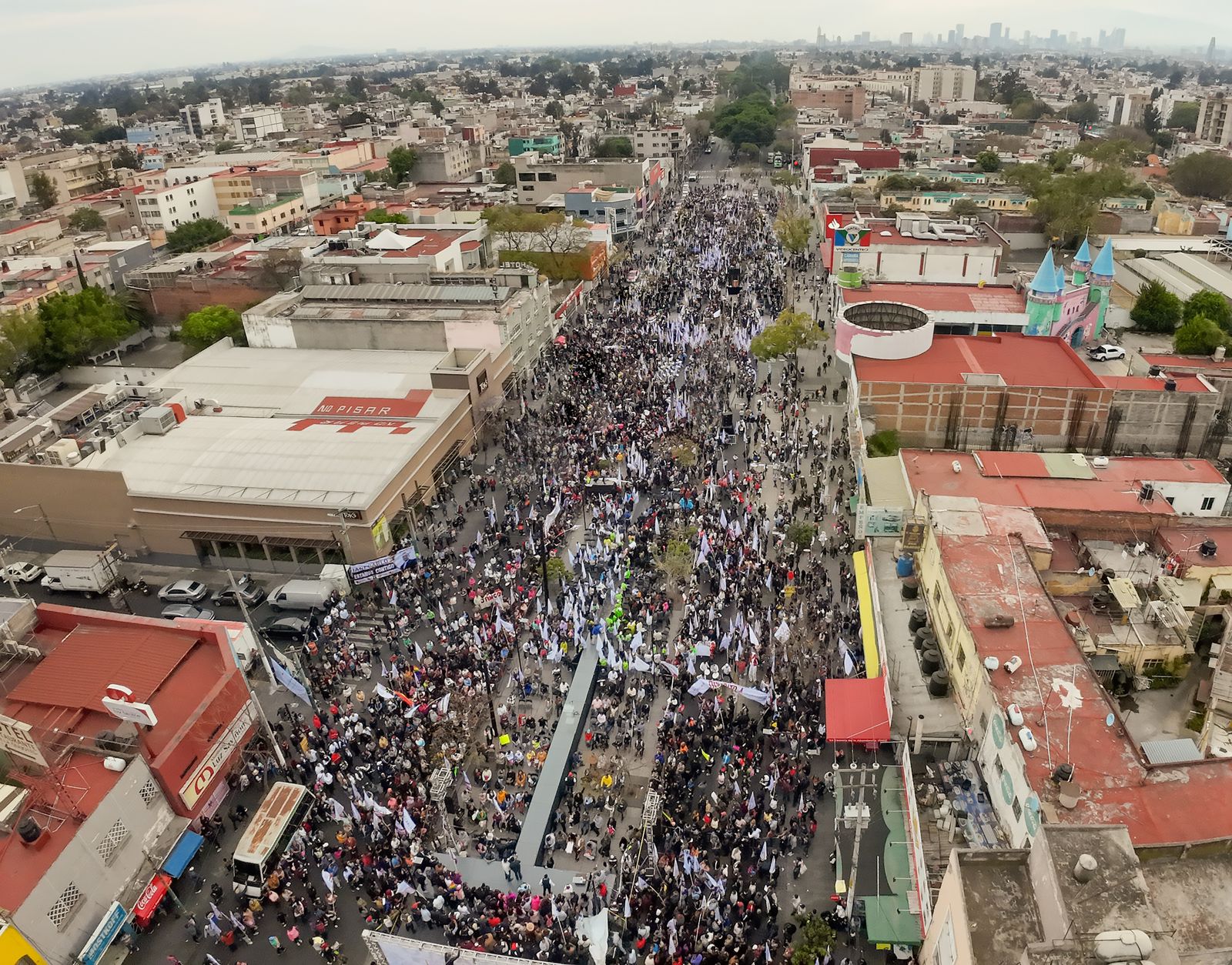 Más de 30 mil maderenses acuden al segundo informe de Janecarlo Lozano