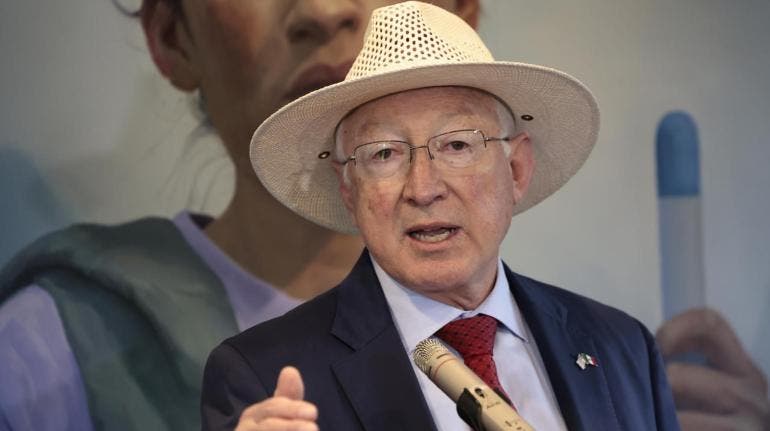 Embajador Ken Salazar celebró incautaciones de drogas sintéticas en México y EU