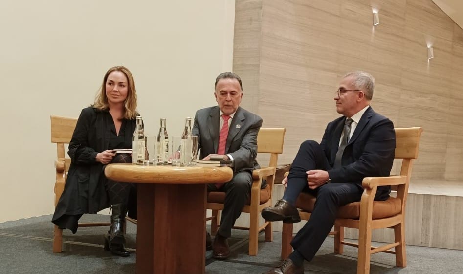 Carlos Medina Plascencia presentó su libro "Un México para Todos"