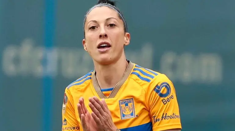 Jenni Hermoso anota un doblete en la goleada de las campeonas Tigres