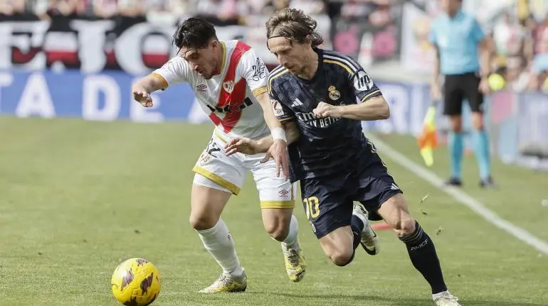 Rayo Vallecano empata a 1-1 al Real Madrid y mantiene con vida a LaLiga