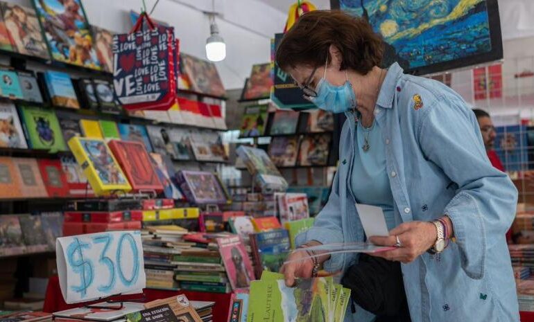 Inauguran 17º Gran Remate de Libros y Películas en la CDMX