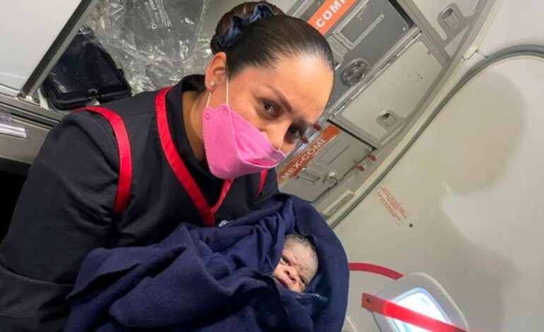 Nace bebe en avion de Aeromexico