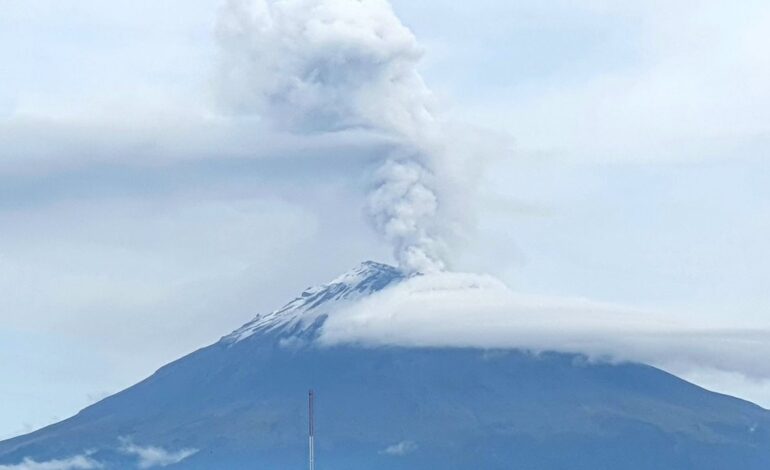 Popocatépetl registra más de 8 horas de tremor; ceniza afecta a Puebla