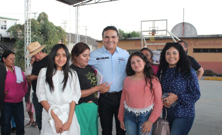 Silvano atendera necesidades de pobladores de Camembaro scaled
