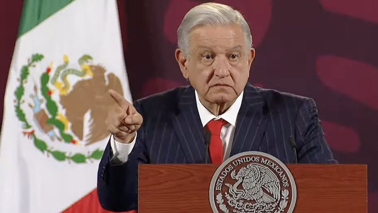 “Que piense en su familia”: AMLO insta a policía implicado en muerte de normalista entregarse