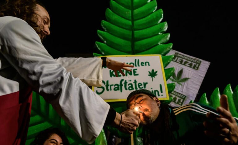 Entre polémicas, legalizan consumo de marihuana en Alemania